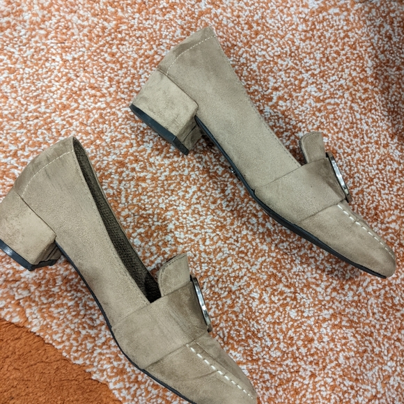 Made in Korea tan suede flats - Picture 2 of 4